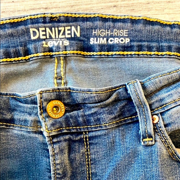 Levi’s High-Rise Slim Crop Jeans - Size 12/14 - Picture 2 of 2